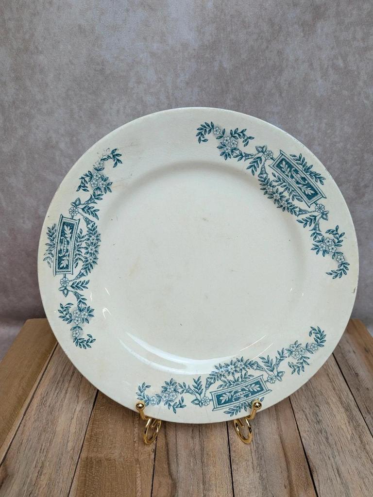 Assiette ancienne Terre de Fer Longchamp modèle Lutèce