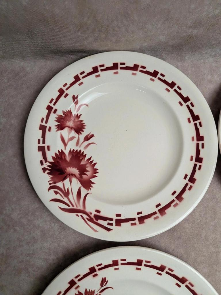 Lot de 6 assiettes plates en terre de fer Longwy – Modèle Viennois – Fleurs rouges