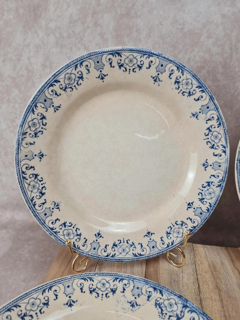 Lot de 7 assiettes plates anciennes Creil et Montereau. Service La Vallières, 23 cm