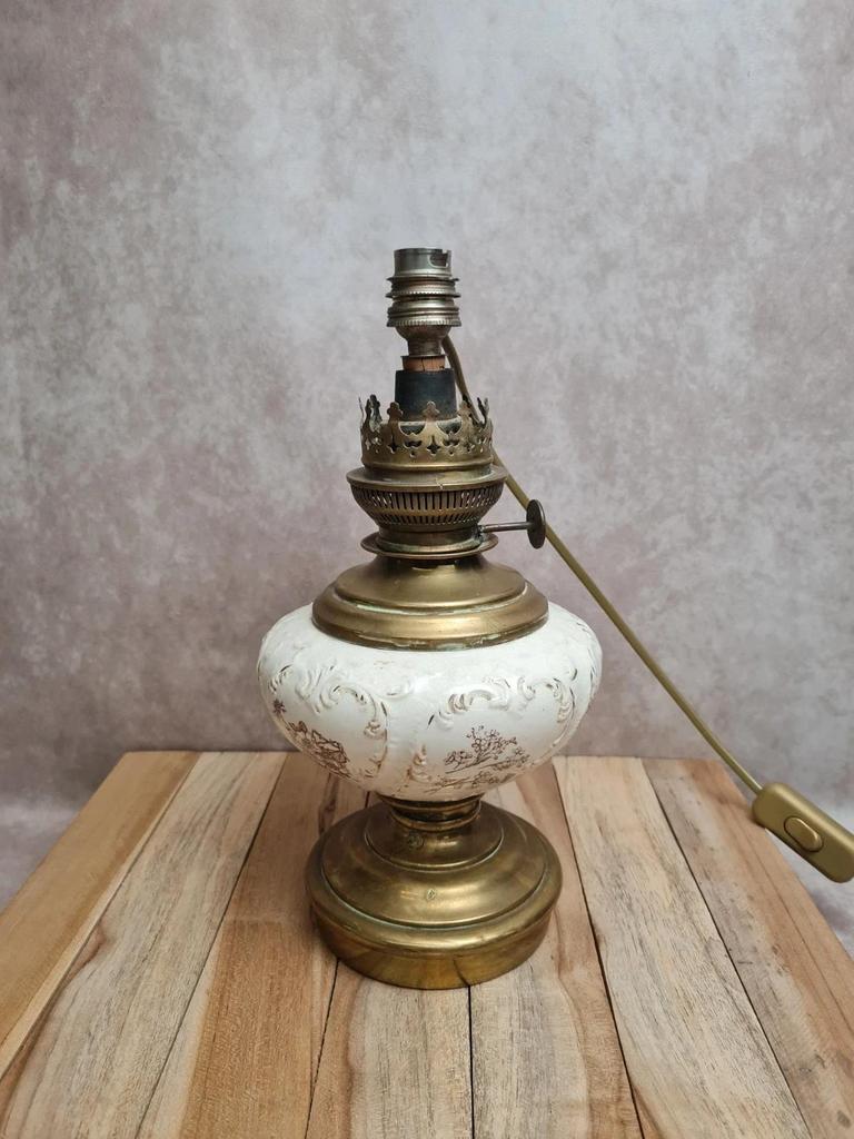 Lampe ancienne détournée – pied en terre de fer & laiton – esprit brocante
