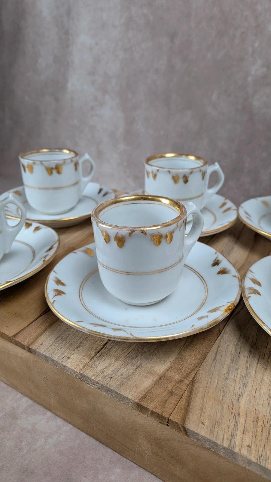 Lot de 6 tasses anciennes Vieux Paris et leurs 6 soucoupes dorées