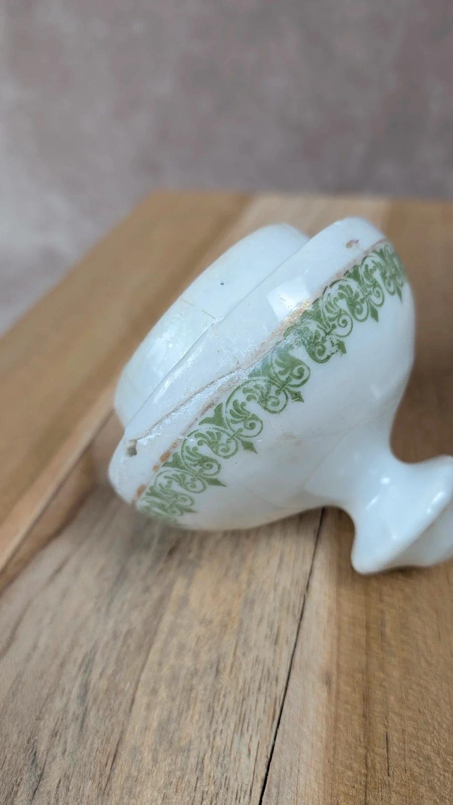 Théière anglaise ancienne en porcelaine décor vert