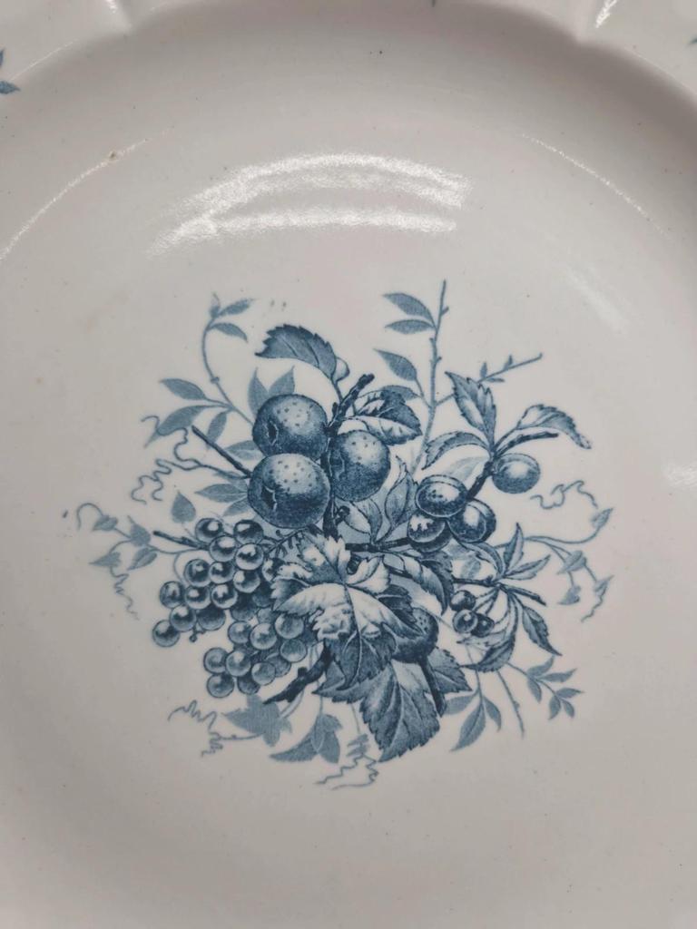 Grand plat rond en terre de fer Clairefontaine modèle Pompadour 33 cm