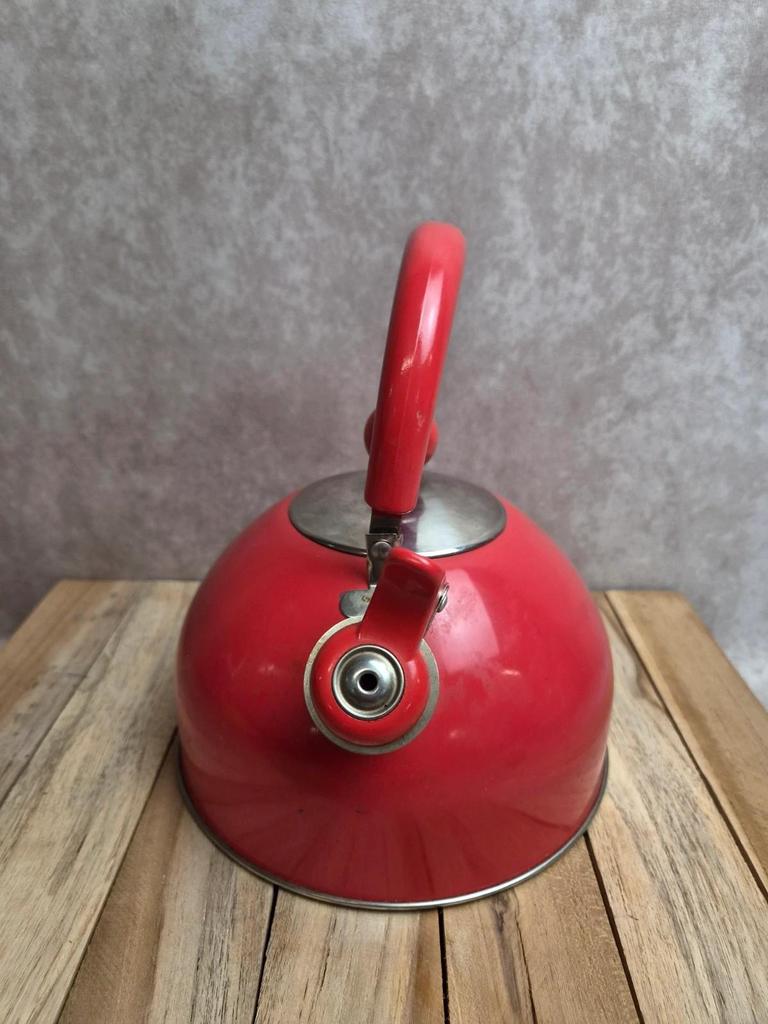Bouilloire vintage rouge en acier inoxydable – 2,5 L