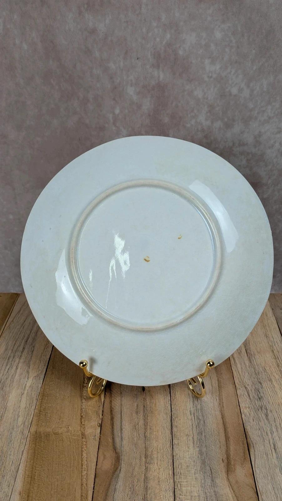 Assiette barbotine motif fraises