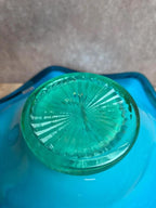 Grande coupe vintage en verre soufflé turquoise – style Murano – fleur appliquée