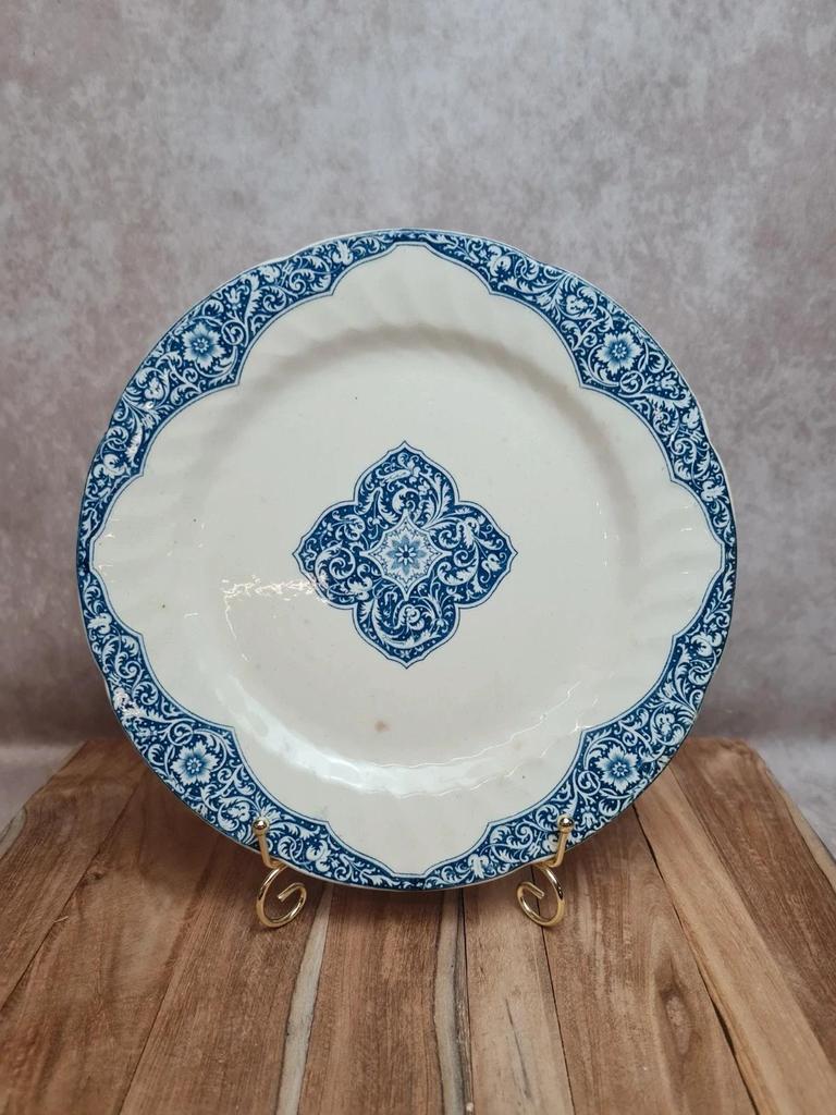 Assiette ancienne Gien Xixe – Grand Dépôt E. Bourgeois Paris – Terre de fer