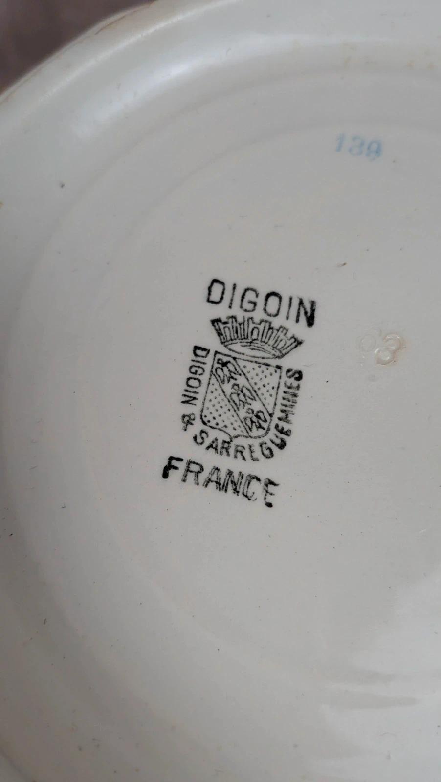 Ensemble dépareillé Digoin Sarreguemines –plats & saladier fleuri ancien