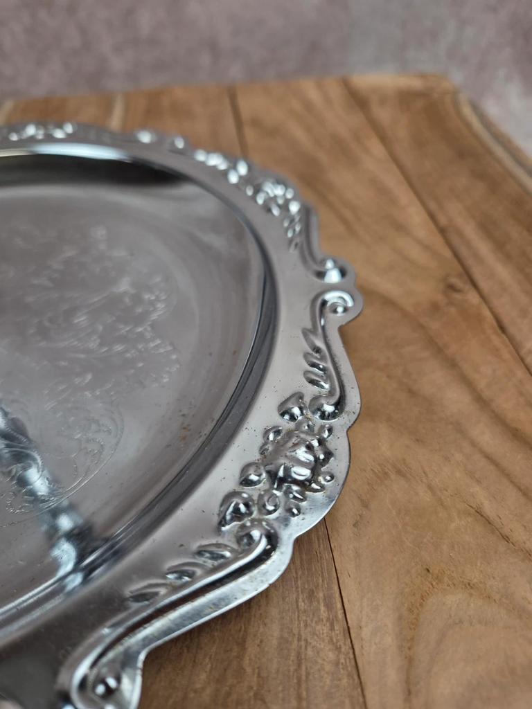 Petit présentoir rond vintage en métal chromé – style rocaille
