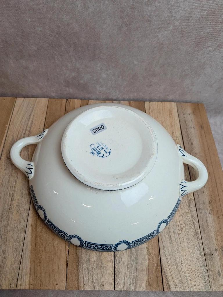 Soupière ancienne en terre de fer Salins – Modèle Saïda – Décor bleu