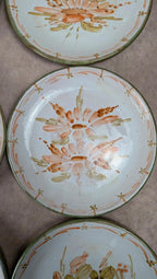 Lot de 6 assiettes plates artisanales signées Maïté – décors peints à la main