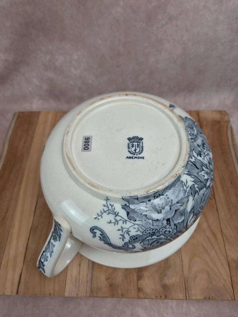 Grand pot cache-pot Saint-amand terre de fer modèle Anémone ancien