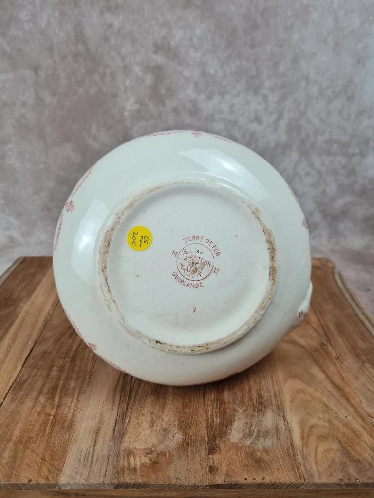 Ancien pot à eau, Au Planteur de Caïfa, Terre de Fer, décor Guirlande