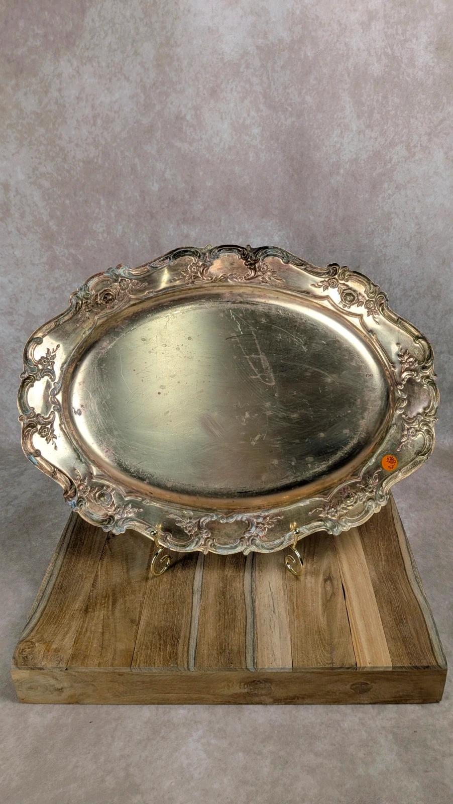 Plateau ovale ancien en métal argenté patiné – esprit Rocaille