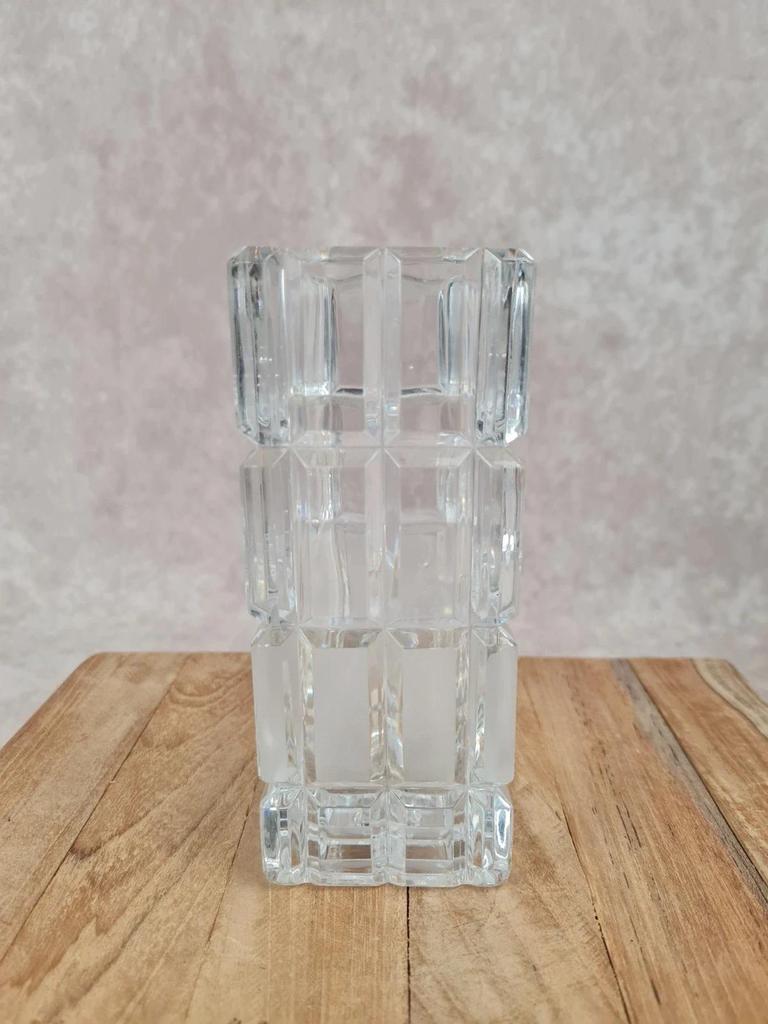 Vase vintage en verre moulé à décor géométrique 🪞