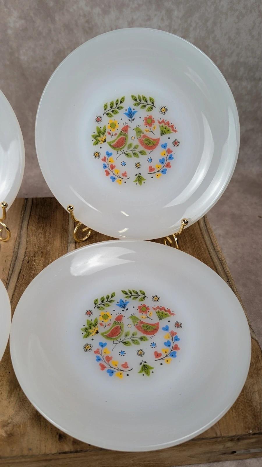 Lot de 4 assiettes à dessert Arcopal France – modèle “oiseaux du Paradis”