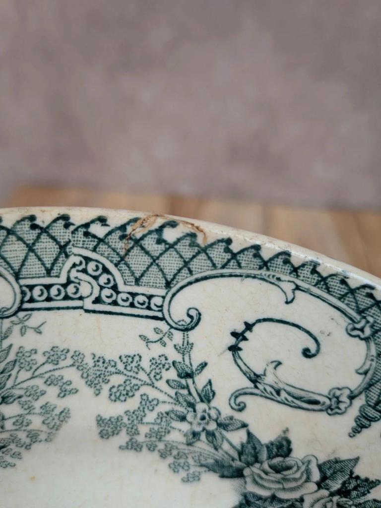Lot de 3 assiettes plates anciennes en terre de fer des Établissements Debray, service Clichy