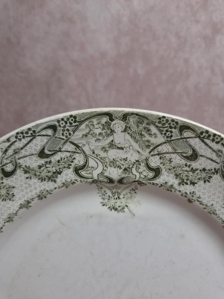 Assiette ancienne terre de fer Creil et Montereau modèle Compiègne verte
