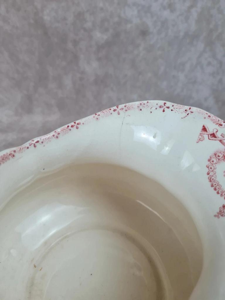 Ancien pot à eau, Au Planteur de Caïfa, Terre de Fer, décor Guirlande