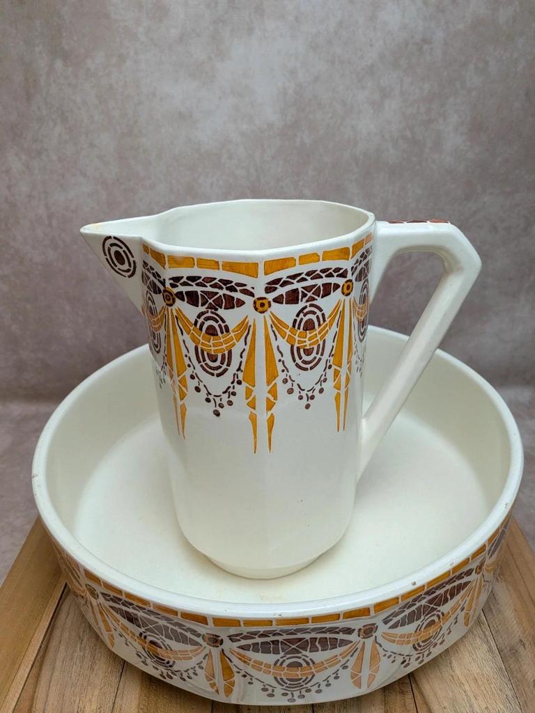Ensemble de toilette ancien terre de fer Hbcm Thérèse broc bassine Art déco