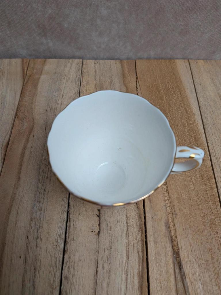 Tasse anglaise en porcelaine Crown Staffordshire Denbigh – Oiseau et fleurs
