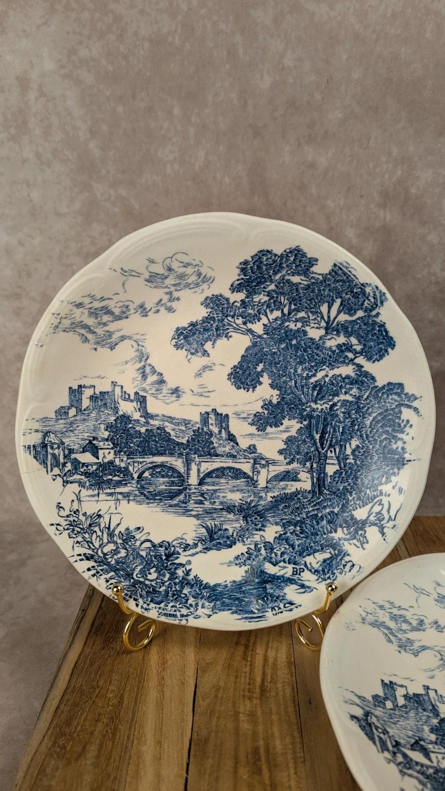 2 assiettes anciennes Gien décor bleu Bp motif paysage