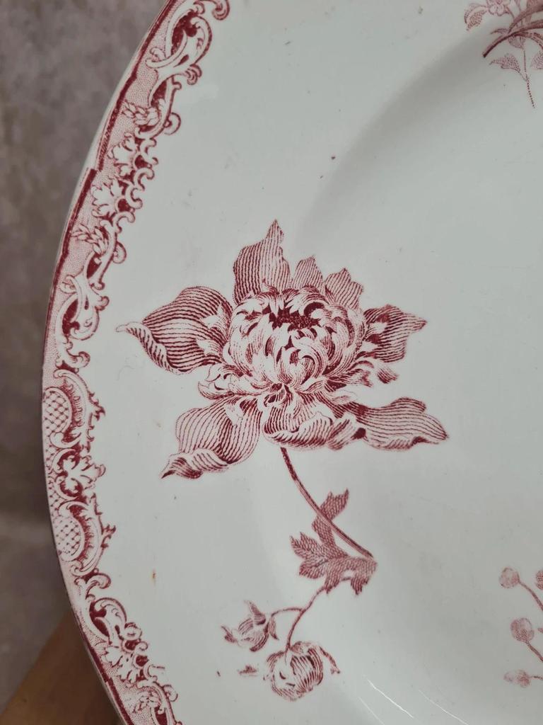 Plat rond vintage Sarreguemines Fontanges rouge – Terre de fer ancienne 🌿