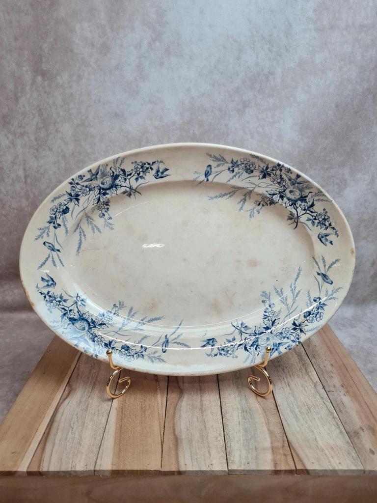 Grand plat ovale Terre de Fer Creil & Montereau Linotte bleu, décor oiseaux ancien