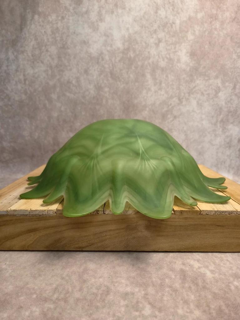 Grand abat-jour vintage en verre marbré vert – forme fleur étoilée – 35 cm
