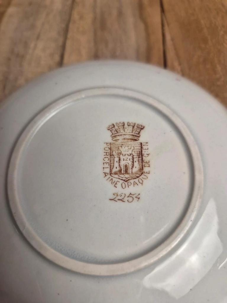Tasse et soucoupe ancienne Gien – décor polychrome style Louis Xvi – Xixe