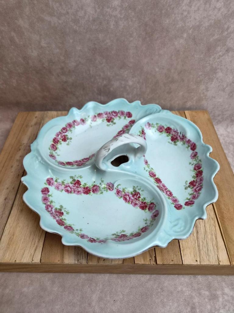 Mendiant ancien en porcelaine – 3 compartiments – décor de roses
