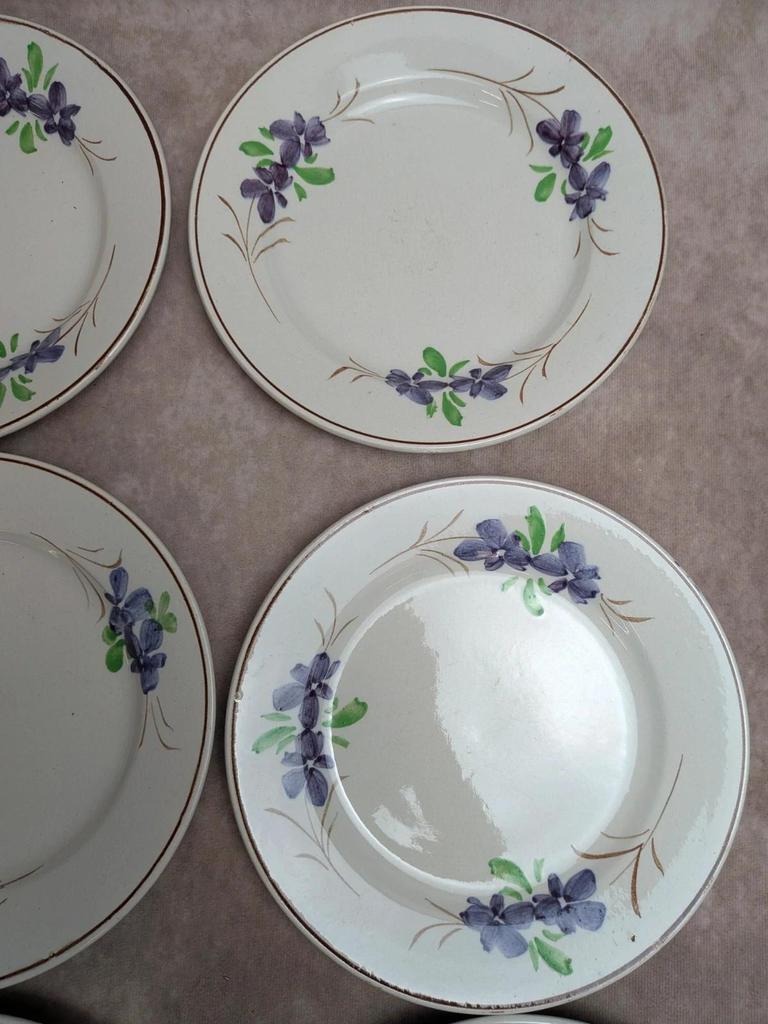 Lot de 9 assiettes anciennes en terre de fer – Opaque de Bordeaux – décor floral peint main
