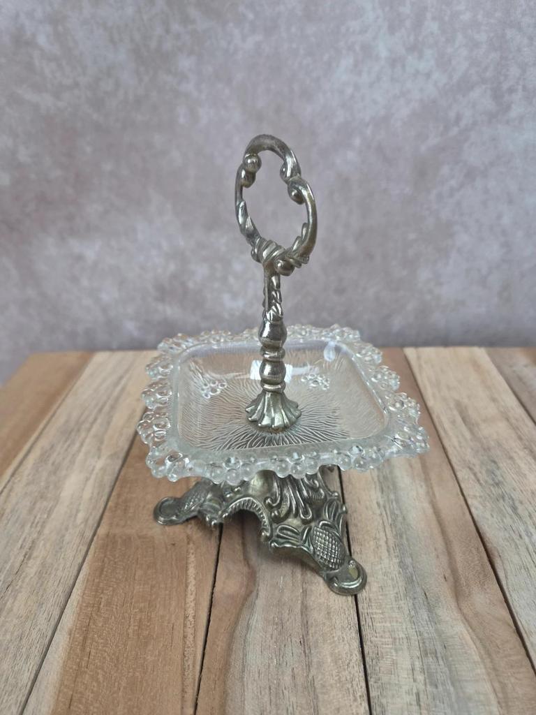Présentoir ancien en métal argenté et verre