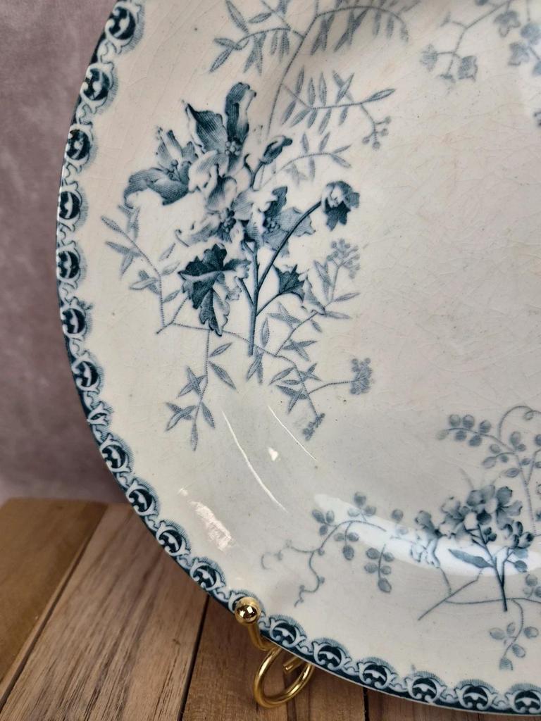 Lot de 2 assiettes plates anciennes Terre de Fer – Hippolyte Boulenger & Cie – modèle Roscoff