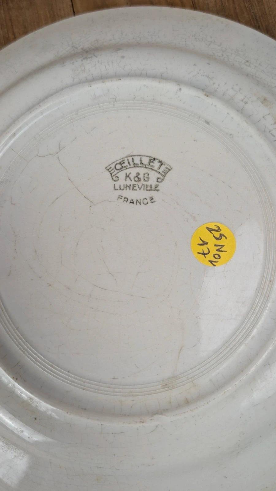 Lot de 2 assiettes anciennes Kg Lunéville modèle « Œillet »
