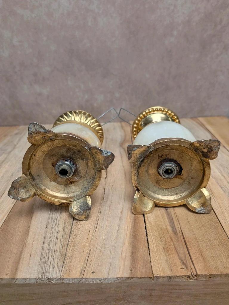 Paire de bougeoirs vintage onyx et laiton avec globes en verre ambré