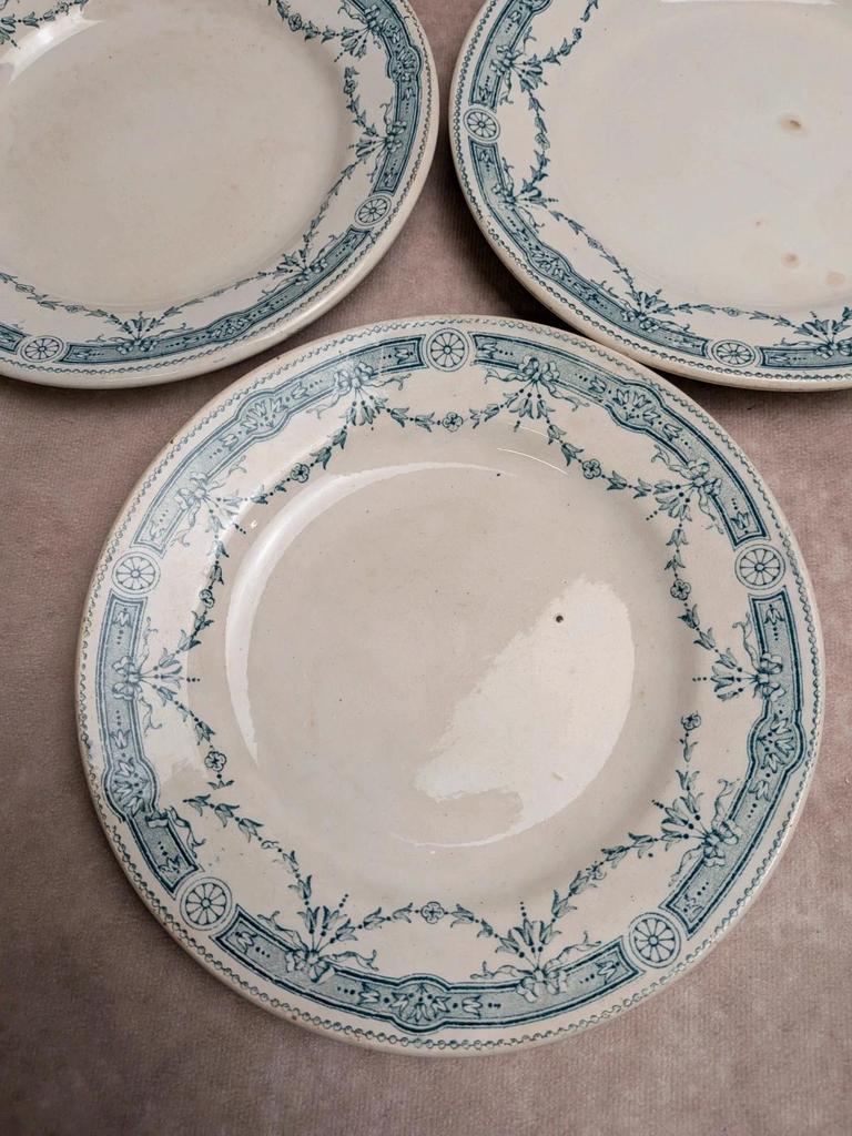 Lot de 5 assiettes à dessert anciennes en terre de fer Moulin des Loups Hamage, modèle Provence