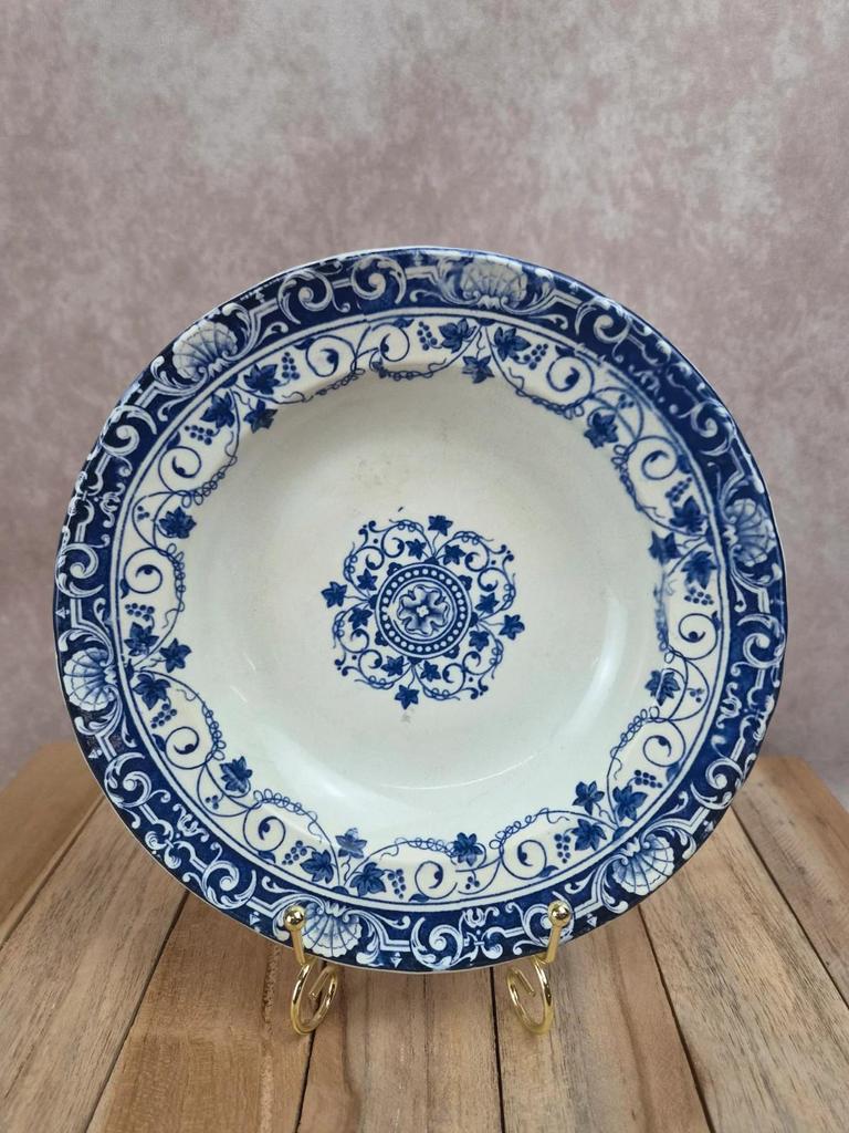 Assiette creuse Jules Vieillard Bordeaux – service Louis Xv