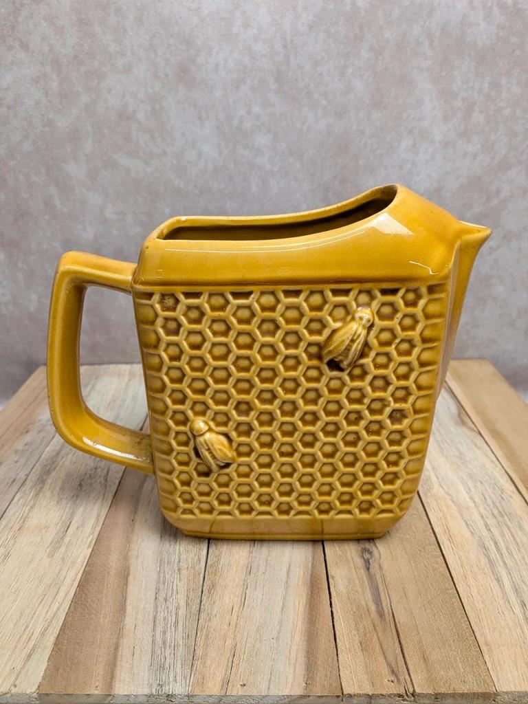 Pichet vintage Saint-clément France abeilles décor ruche céramique jaune