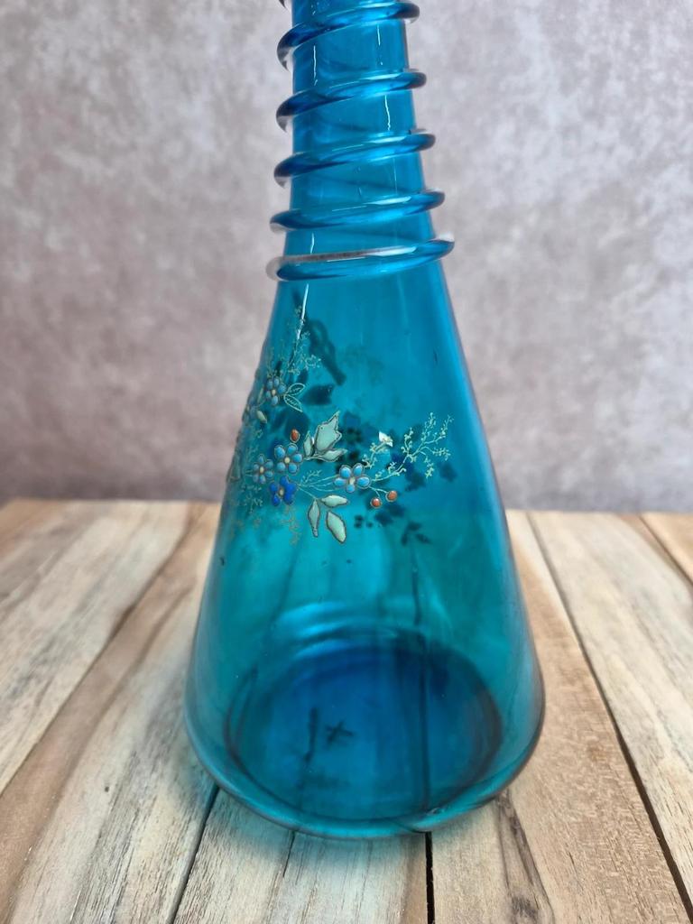 Bouteille ancienne Legras en verre bleu émaillé – décor floral Art nouveau