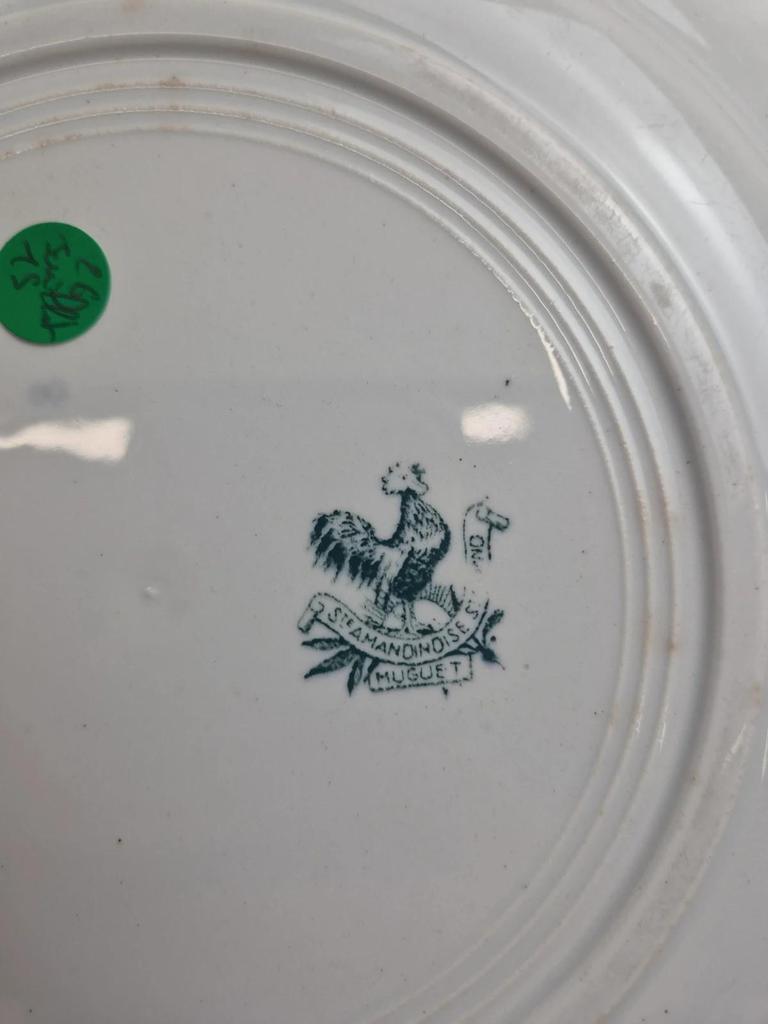 Grand plat rond ancien terre de fer, Saint-amandinoise – Modèle Muguet