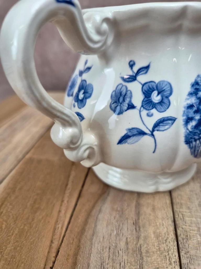Pichet / pot à lait Sarreguemines Romantique bleu – décor champêtre – faïence vintage