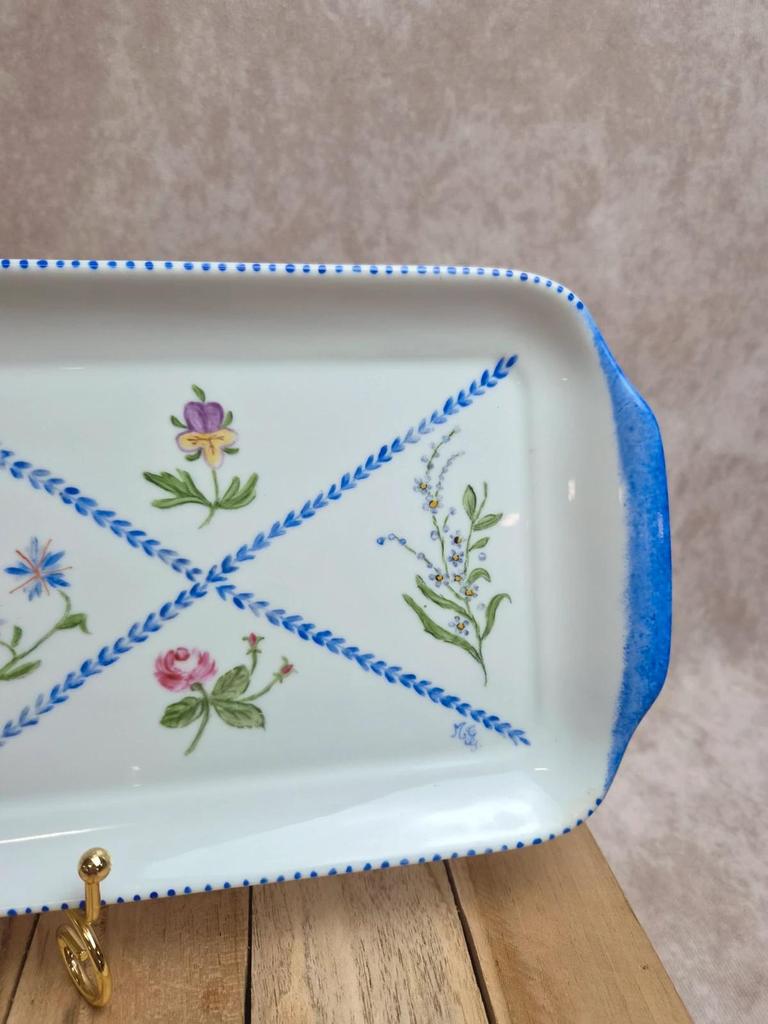 Grand plat à cake Porcelaine de Limoges peint main signé – décor floral