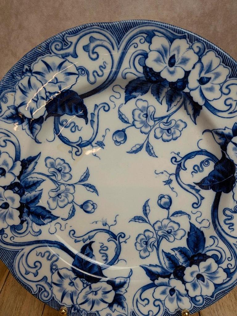 Plat rond Terre de Fer Creil & Montereau Flora bleu ancien Xixe