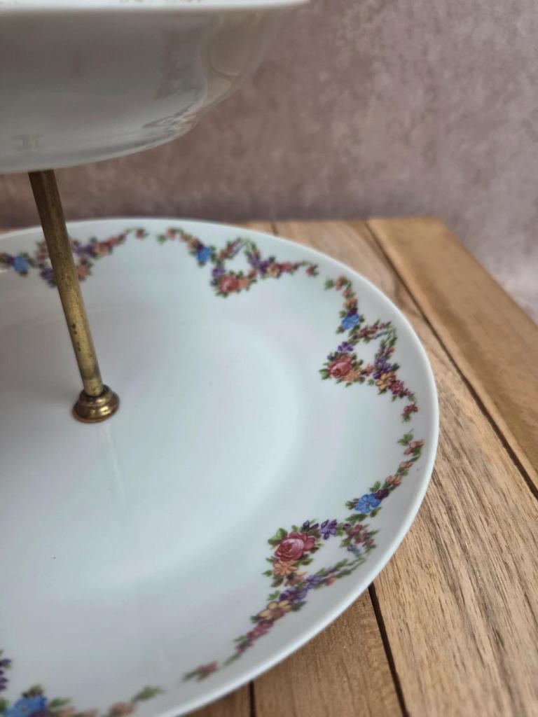 Présentoir à gâteaux 2 étages en porcelaine de Limoges – Décor floral