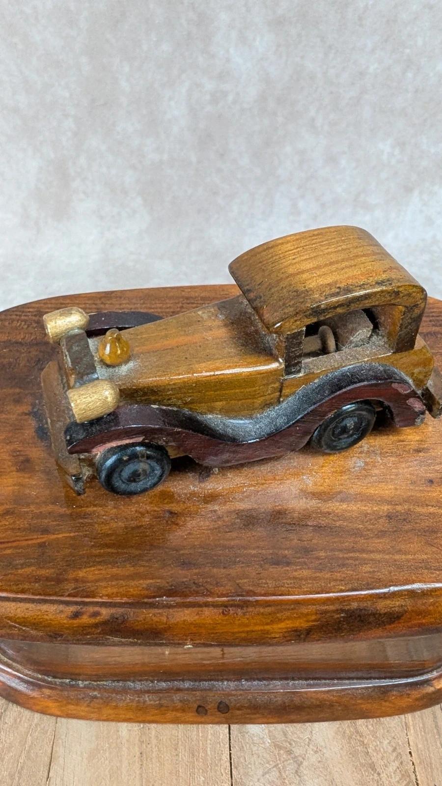 Boîte en bois décorative avec petite voiture 🚗