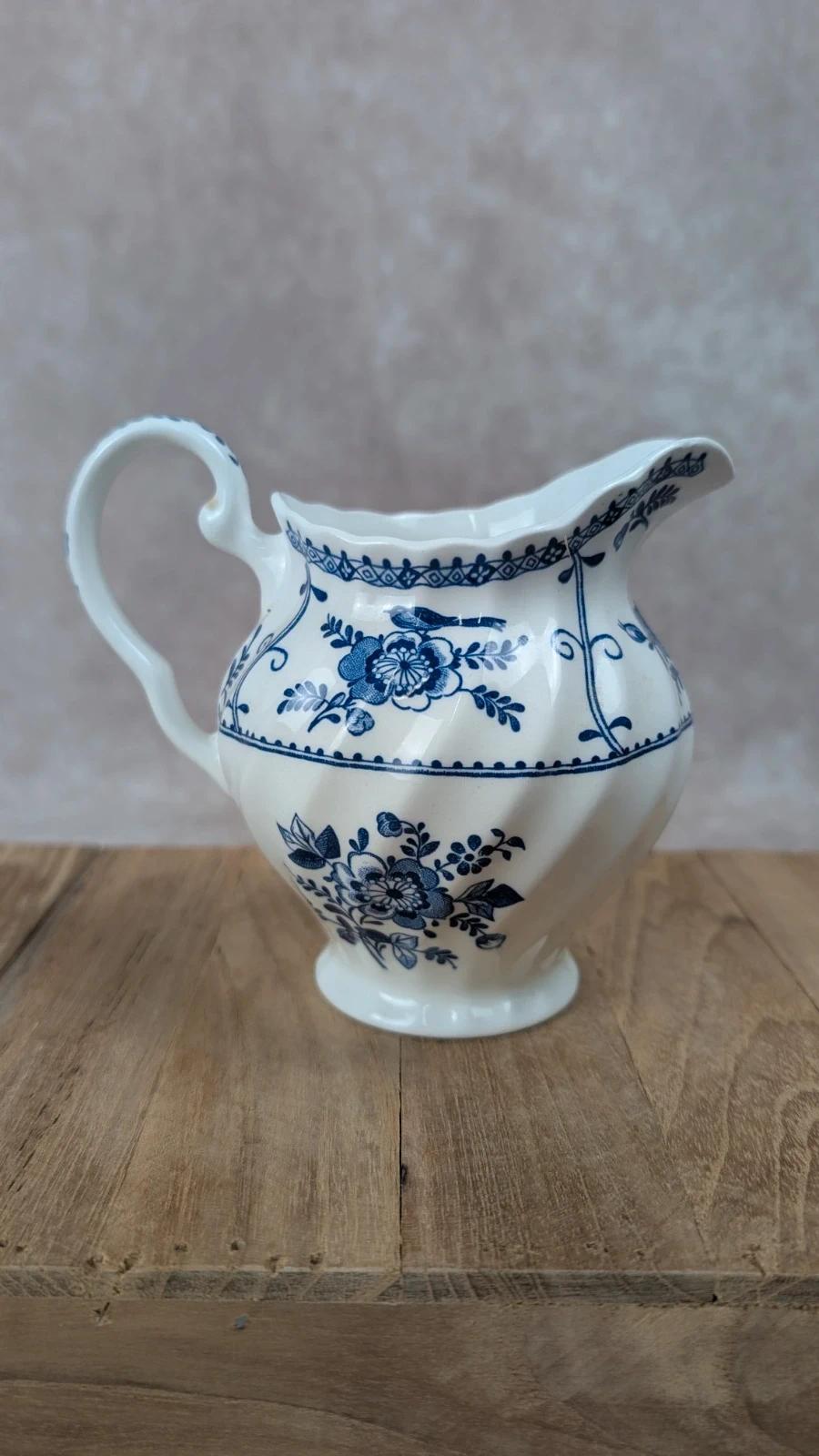 Petit pot verseur ancien anglais en faïence bleue – Made in England