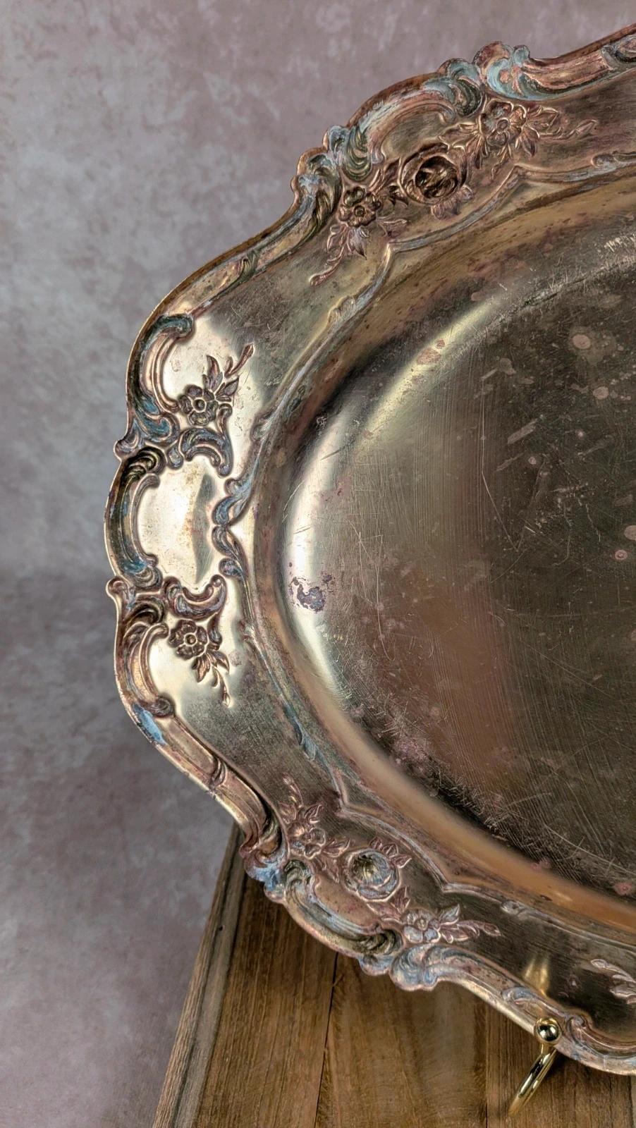 Plateau ovale ancien en métal argenté patiné – esprit Rocaille