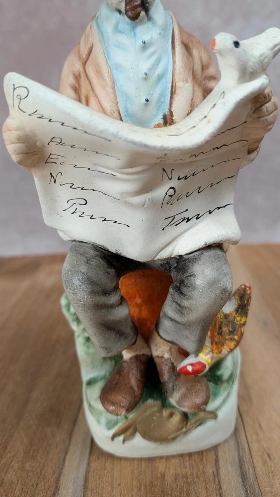 Figurine ancienne homme lisant le journal – Biscuit / porcelaine