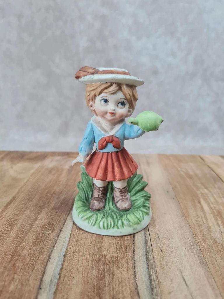 Figurine enfant vintage signée – déco rétro